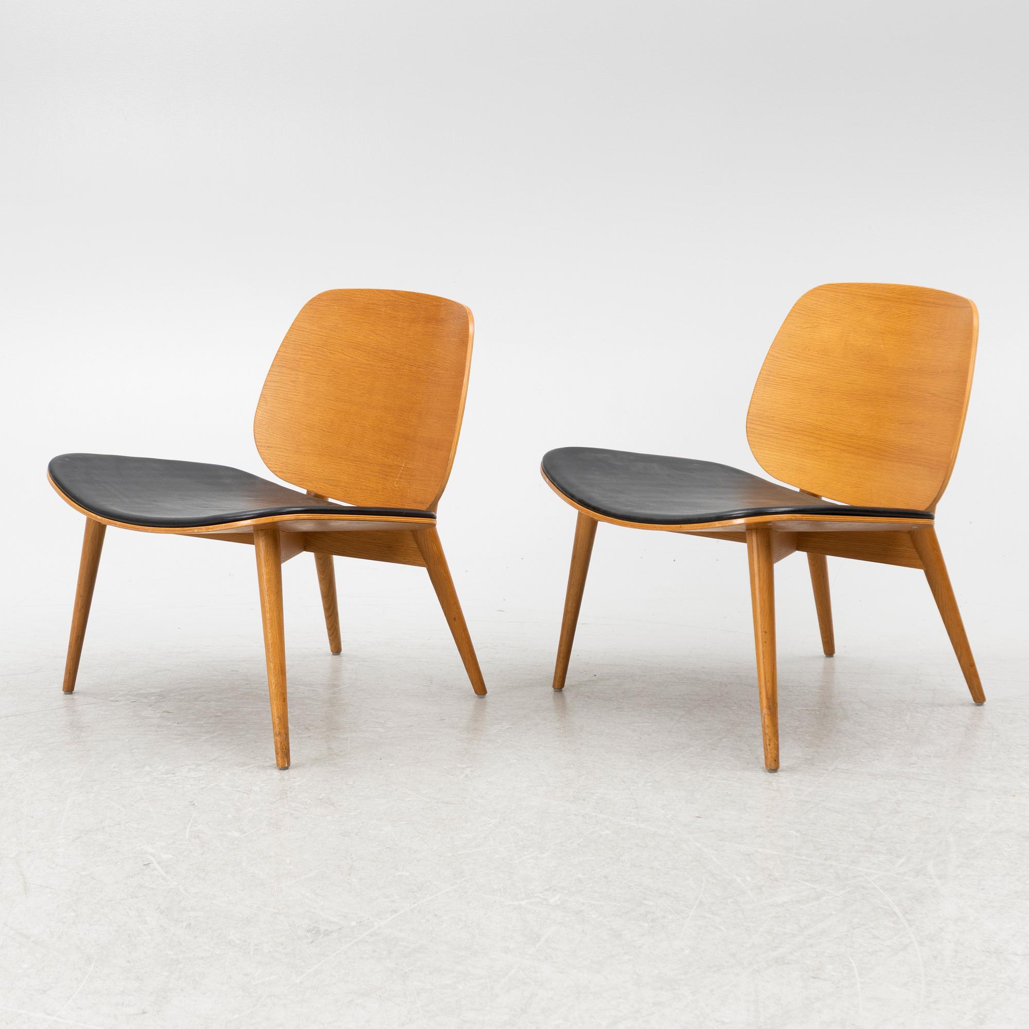 Jonas Lindvall, a pair of 'Papa' lounge chairs for Skandiform, 21st century.
