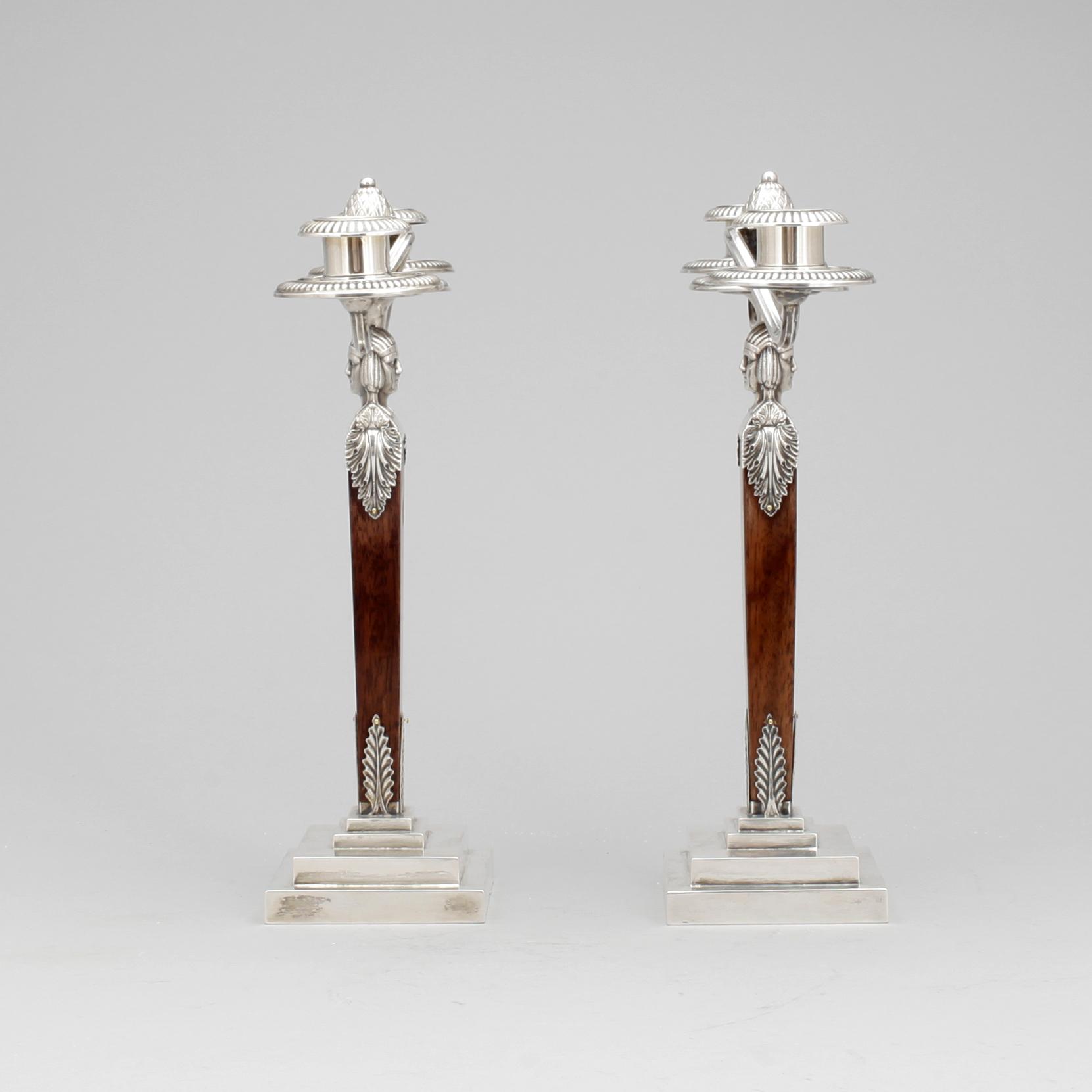 KANDELABRAR, ett par, tvåarmade, silver samt trä, Emil O Möller, Malmö, 1924.