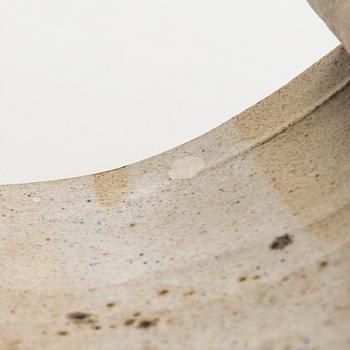 Kyllikki Salmenhaara, veistos, kivitavaraa, "Kierre", signeerattu KS.