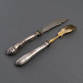 A set of 23 cake forks and a butter knife, silver with steel blades, early 1900s.