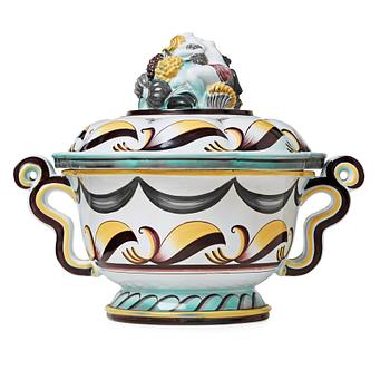 251. An Arthur Percy creamware lidded wine tureen, Gefle Posrlinsfabrik, Sweden 1920-30's.