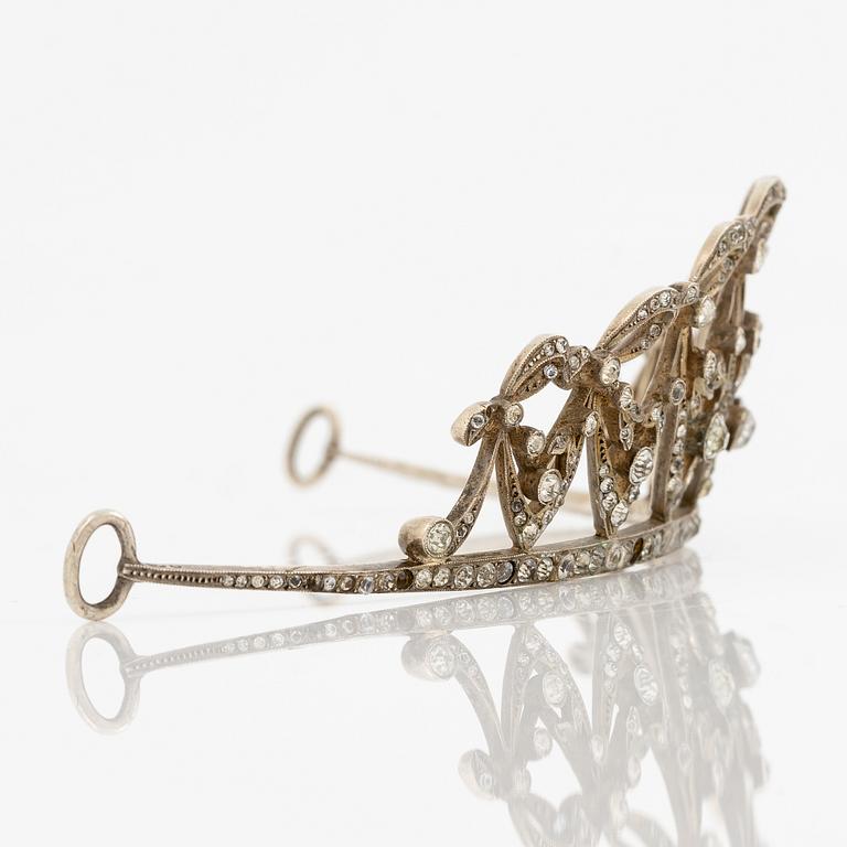 Diadem silver and paste.