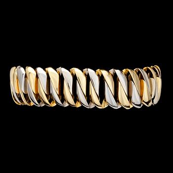 1170. A two coloured gold bracelet.