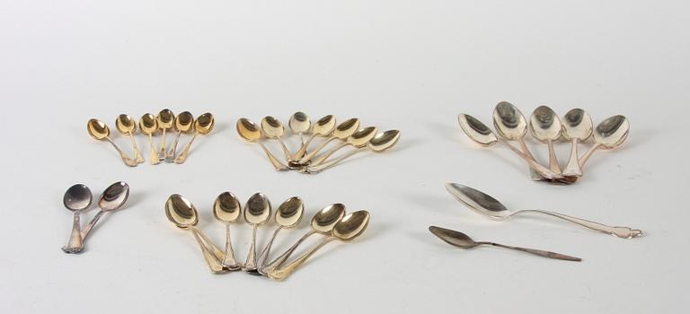 KAFFE- och TESKEDAR, 28 st, silver, olika stämplar o modeller.