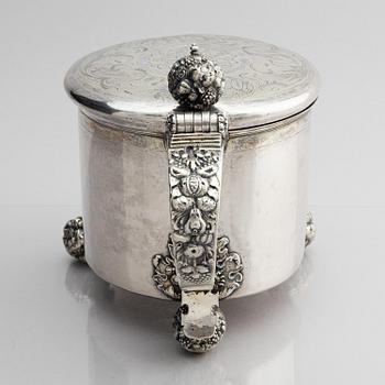 Erik Månsson Schmidt, dryckeskanna, delvis förgyllt silver, Stockholm (verksam 1675-1686). Barock.