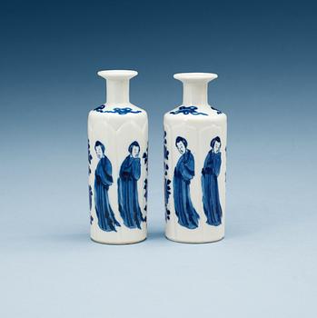 1615. A pair of blue and white bottles, Qing dynasty, 19th Century.