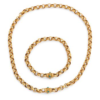 An 18K gold necklace and bracelet, belcher chain with turquoises. Oskar Lindroos, Helsinki 1963.