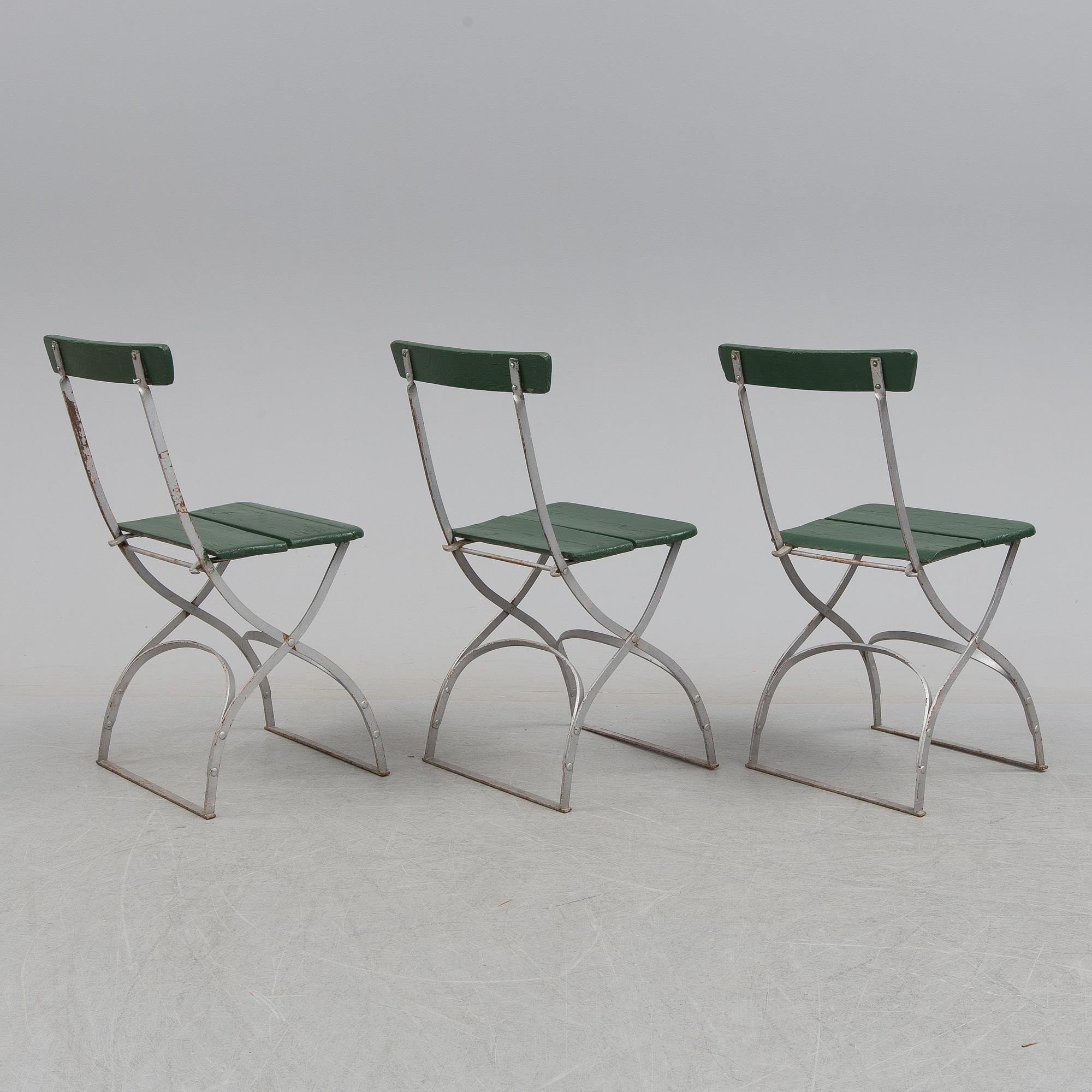 A garden table and four chairs, first half of the 20th century.