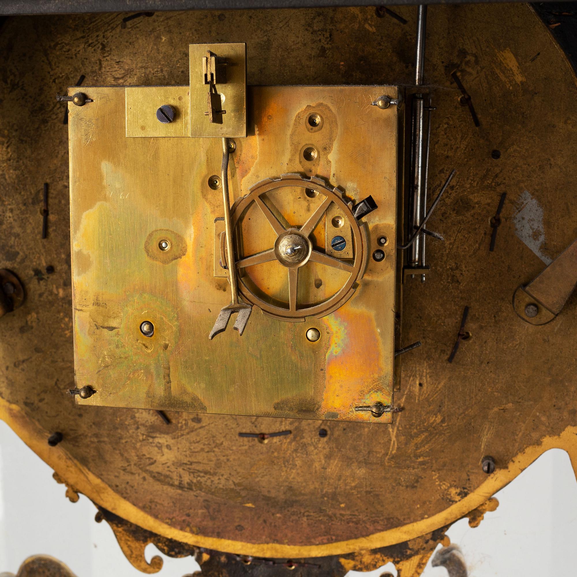 A French mantle clock, 19th century.