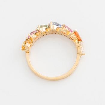 Ring in 18K gold with sapphires in various colors and round brilliant-cut diamonds.