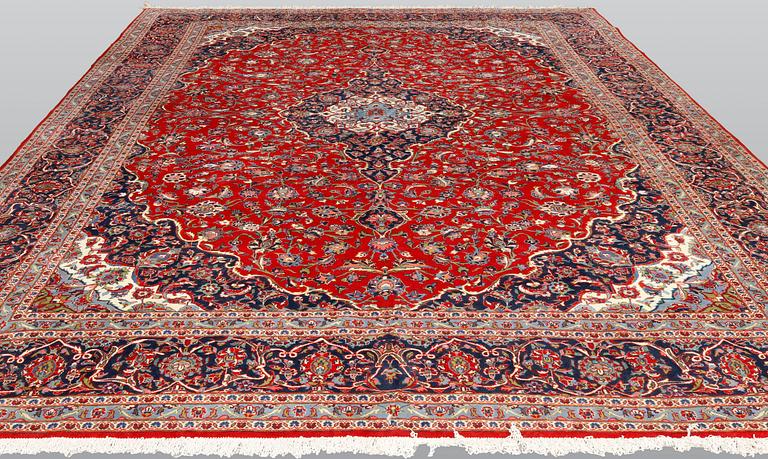 A Kashan carpet, ca 425 x 297 cm.