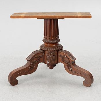 A mahogany salon table, around the mid-19th Century.