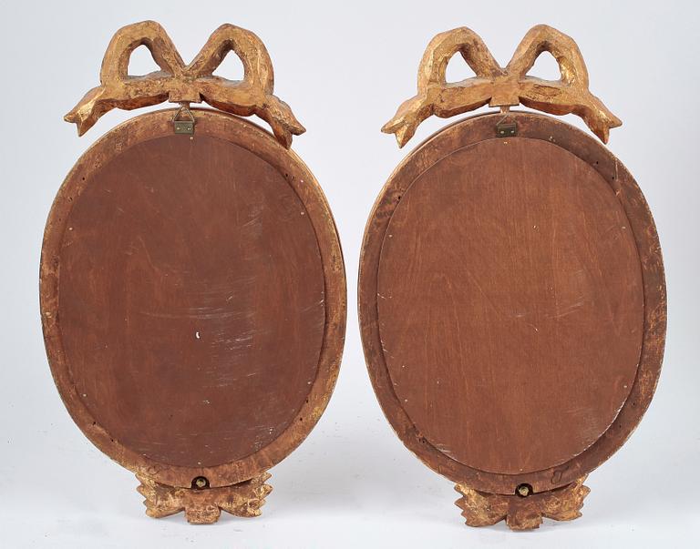 SPEGELLAMPETTER, ett par, gustaviansk stil, 1900-talets mitt.