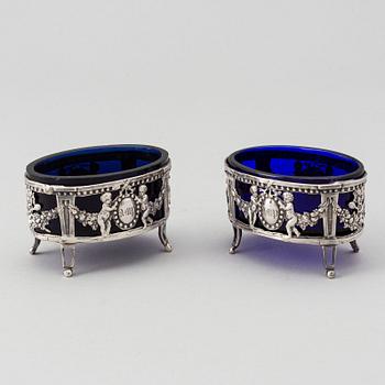 Andre-Alexandre Guignard, saltkar, ett par, silver, Paris 1783.