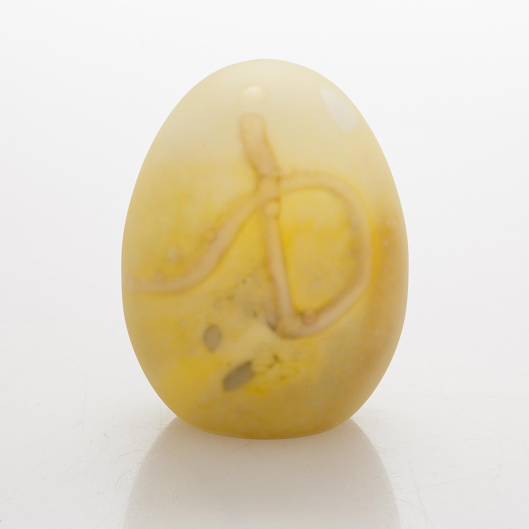 Oiva Toikka, annual glass egg 2006, signed O. Toikka Nuutajärvi.