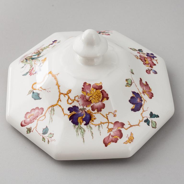 A part 'Devon Rose' dinner and coffee/teaservice, England, Wedgwood, designed 1971-1991 (68 pieces).