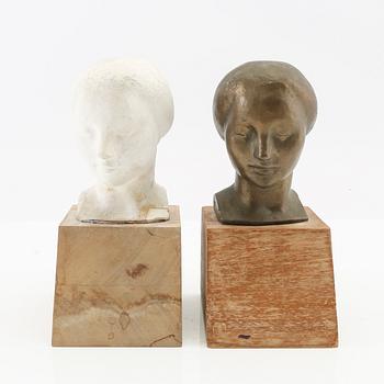 Ninnan Santesson, skulpturer 2 st Kvinnohuvuden.