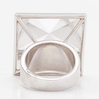 Efva Attling, Sormus "Pyramid & stars", sterlinghopeaa, timantteja n. 0.14 ct yht ja vuorikristalli.