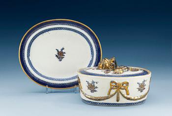 1542. A blue and white tureen with cover and stand, Qing dynasty, Jiaqing (1796-1820).