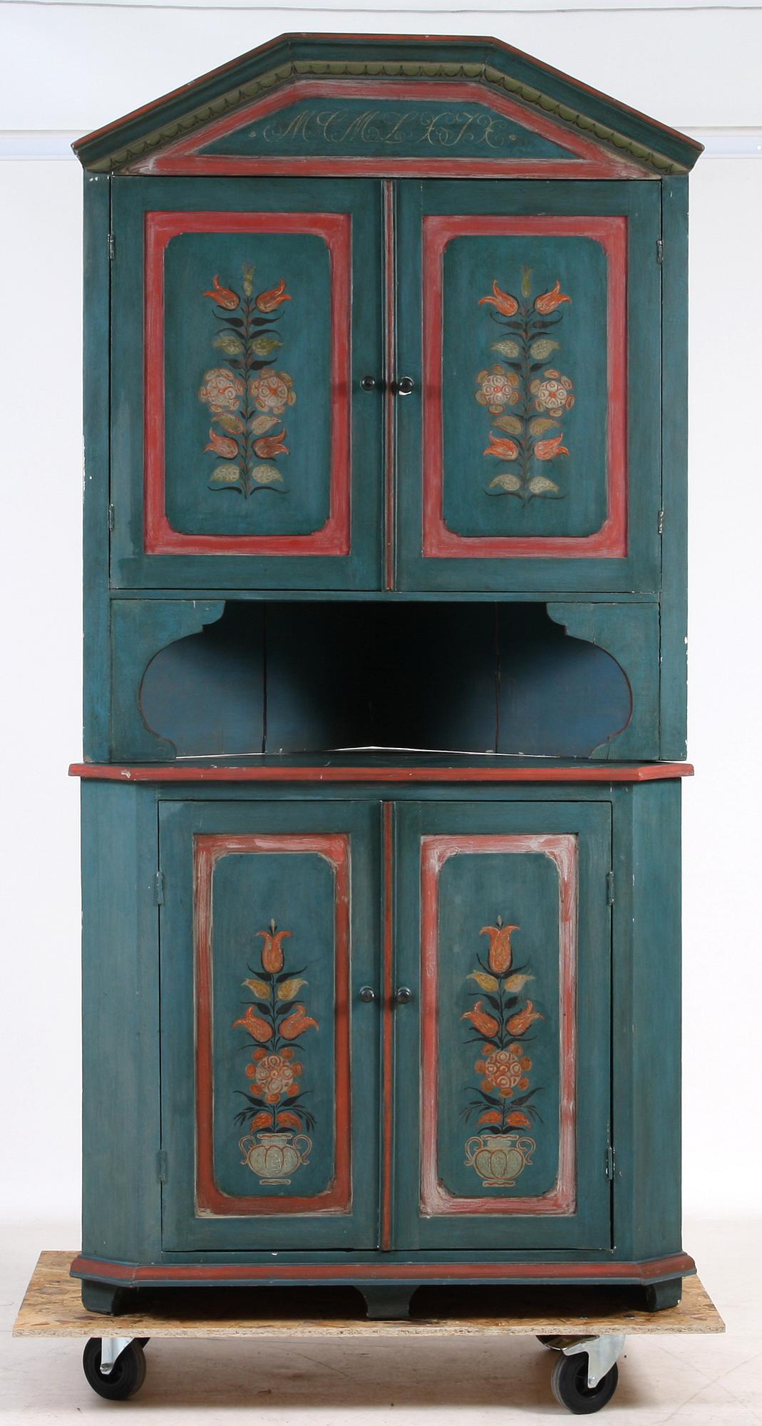 HÖRNSKÅP, allmoge, 1800/1900-tal.