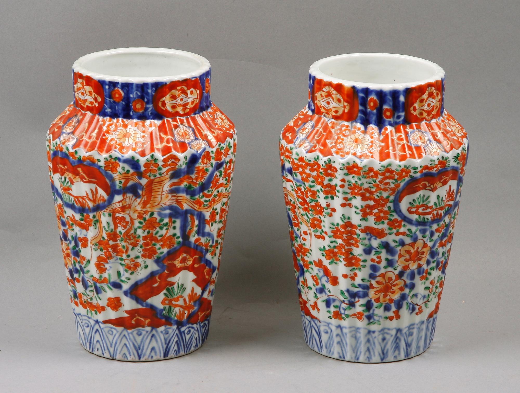 VASER, ett par, porslin, Imari, Japan.