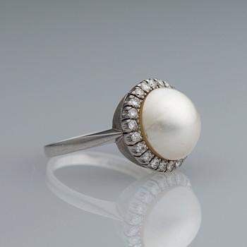 RING, mabepärla, briljantslipade diamanter, 18K vitguld.