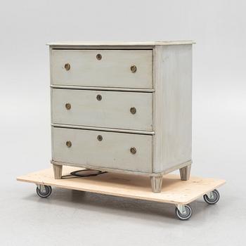 A chest of drawers, early 20th century.