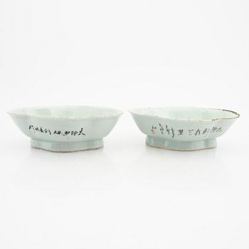 A pair of Chinese porcelain bowls 20th century.