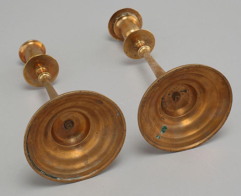 LJUSSTAKAR, ett par, mässing, Westerås Metallfabrik, 1800-talets andra hälft.