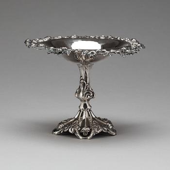 SKÅLFAT PÅ FOT, silver. Gustav Möllenborg Stockholm, 1859.  Vikt ca 314 g.