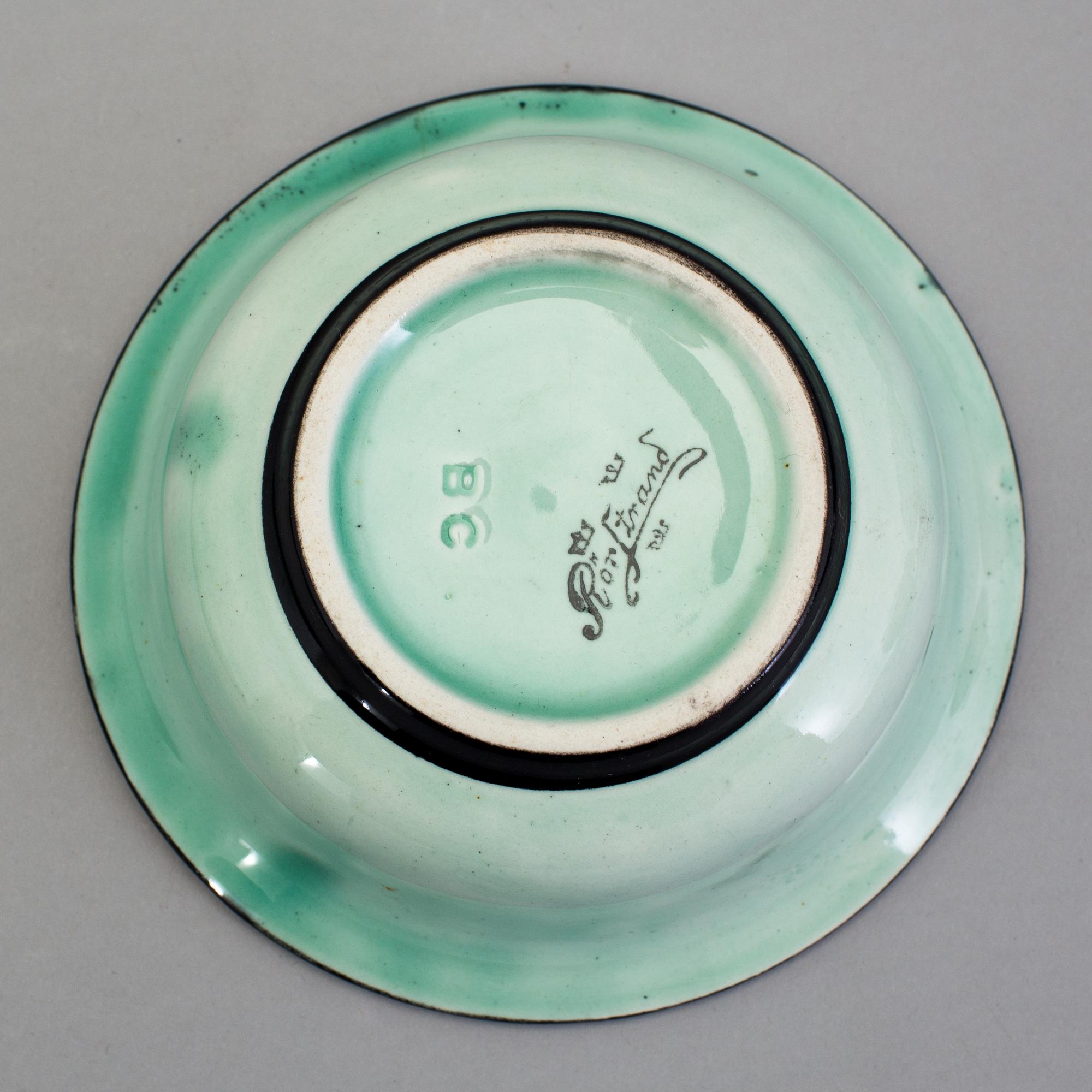 ILSE CLAESSON, "Serie V", skålar 2 st, assietter 7 st, och vas, flintgods. Rörstrand 1930-tal.