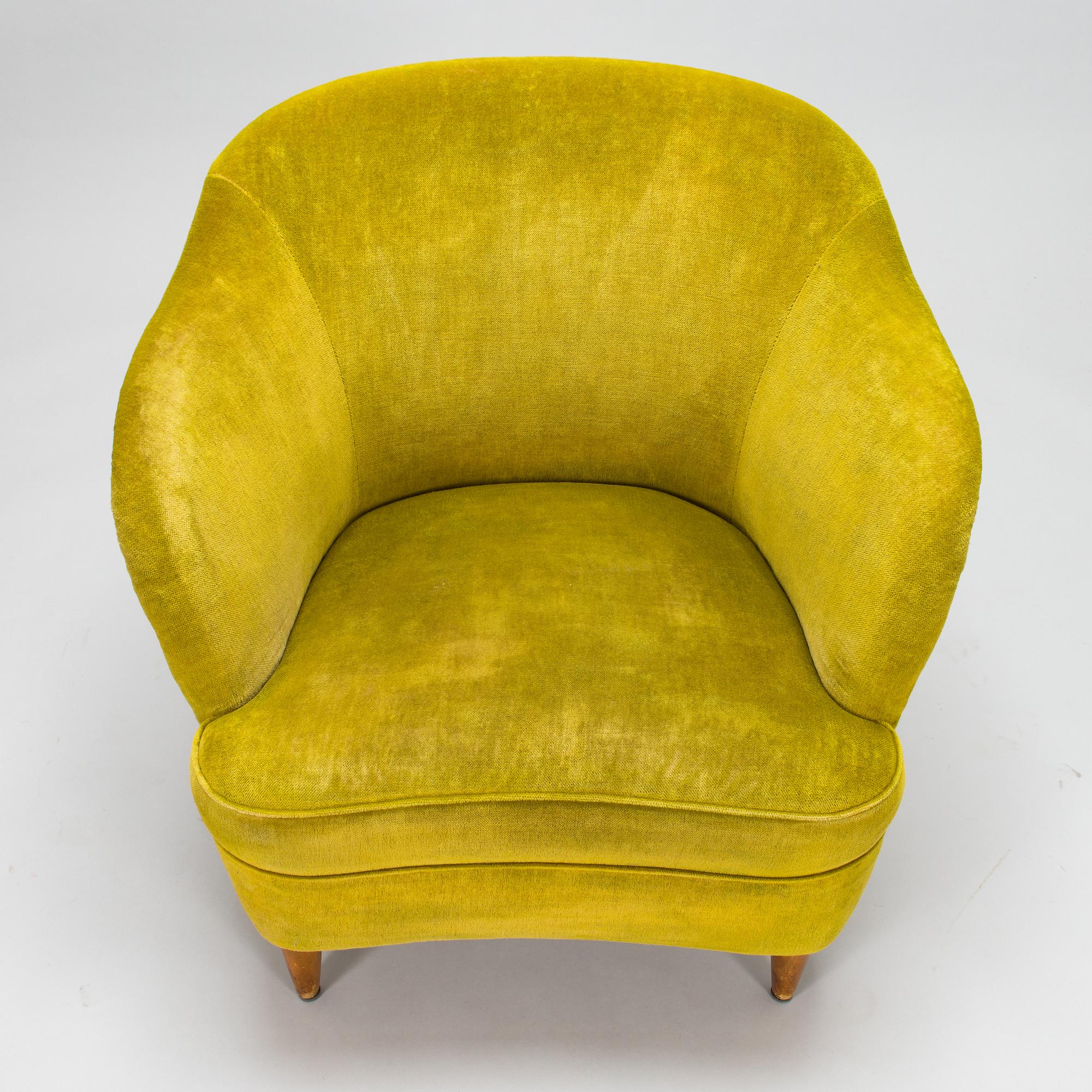 A mid-20th-century armchair.