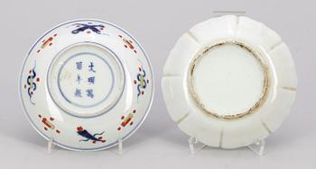 SKÅLFAT 2 st, porslin, Kangxistil, Kina 1900-tal.