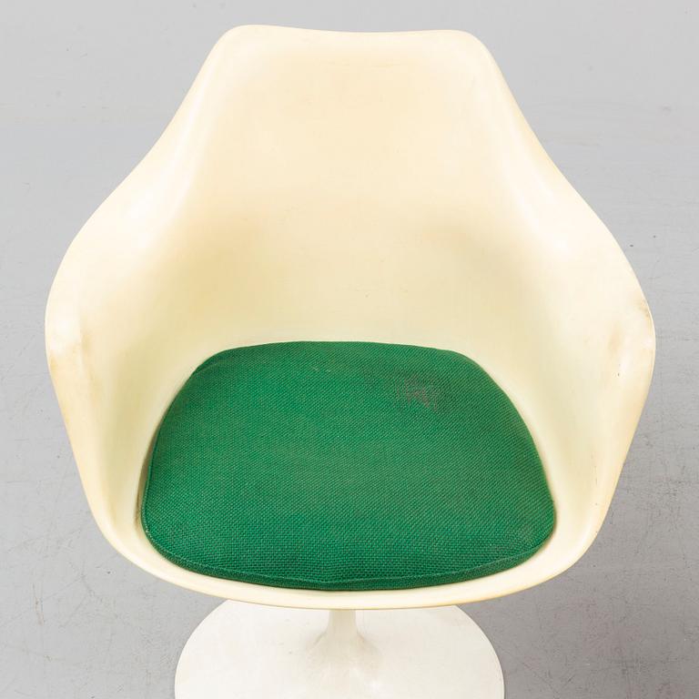 EERO SAARINEN, stolar, ett par, "Tulip", licenstillverkat av Knoll Schweiz.