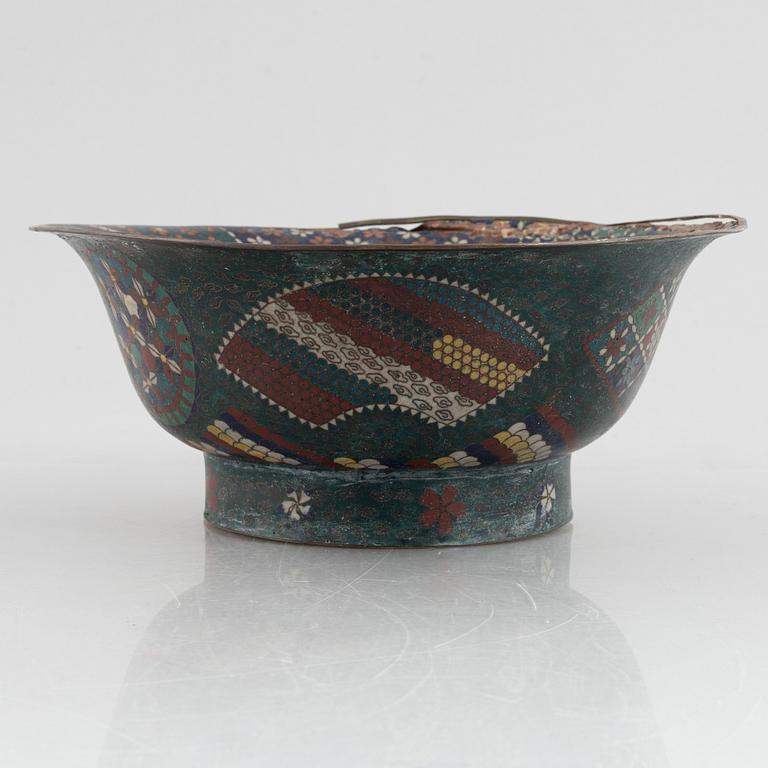 A Japanese closonne bowl, Edo.
