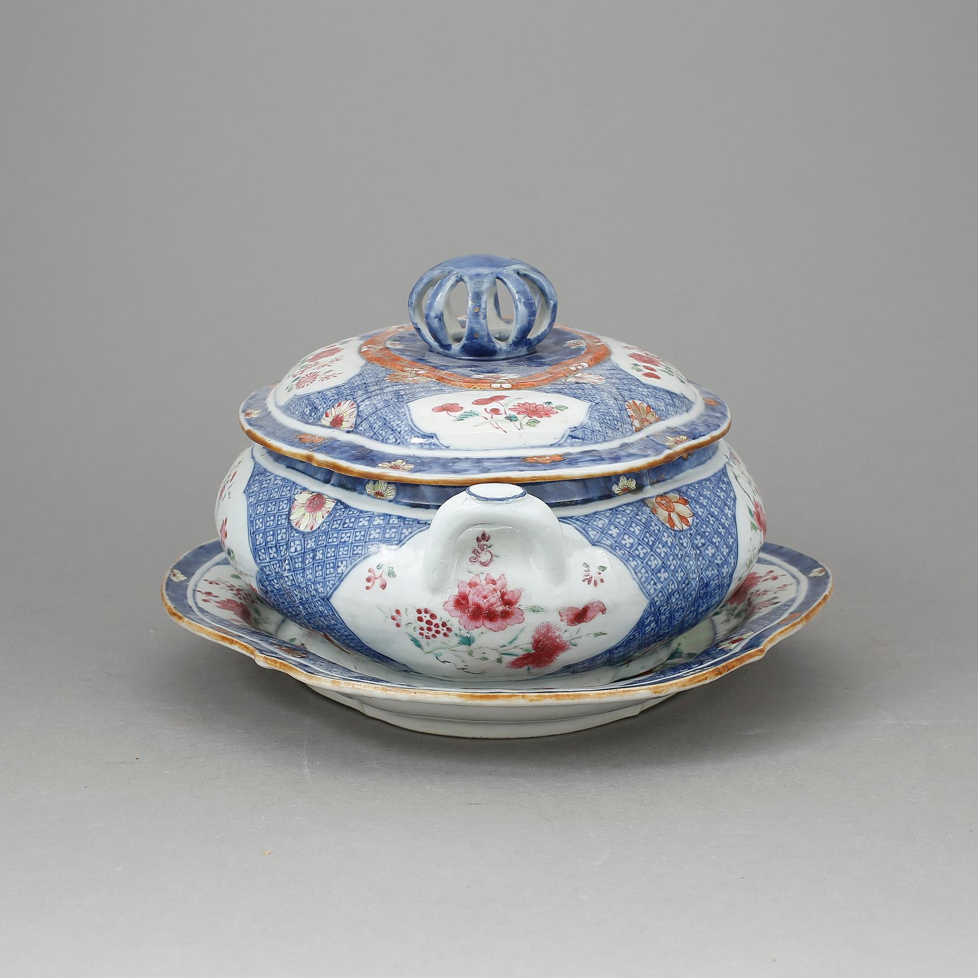 A blue and white and famille rose tureen with cover and stand, Qing dynasty, Qianlong (1736-95).