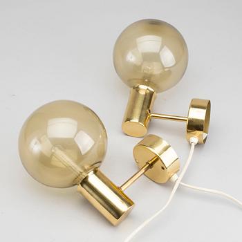 A pair of "V149" wall lamps, designed by Hans-Agne Jakobsson for AB Hans-Agne Jakobsson, 20th century.