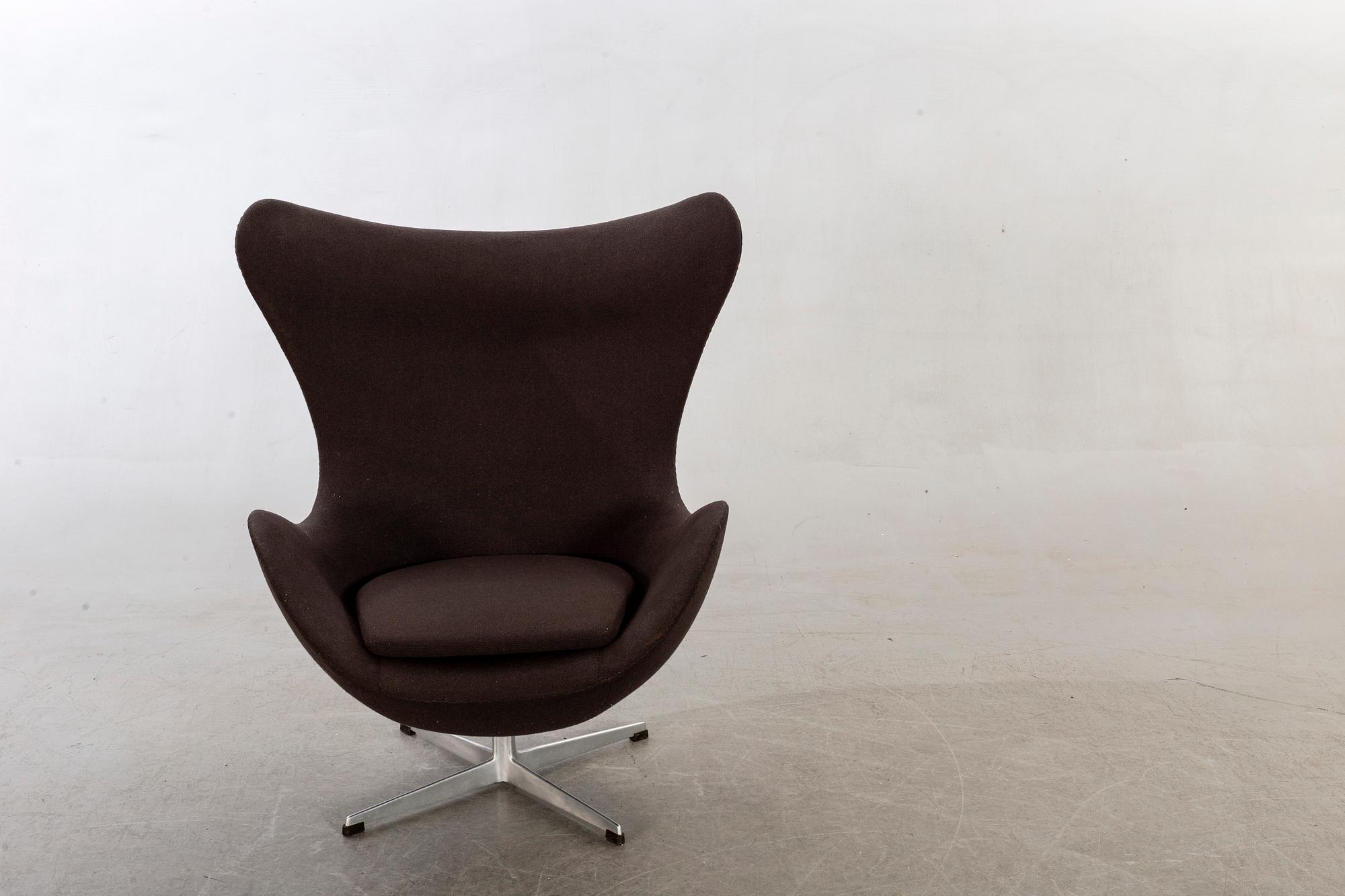 Arne Jacobsen, A 1960/70's arm chair "Egg chair" designed for Fritz Hansen, Denmark.