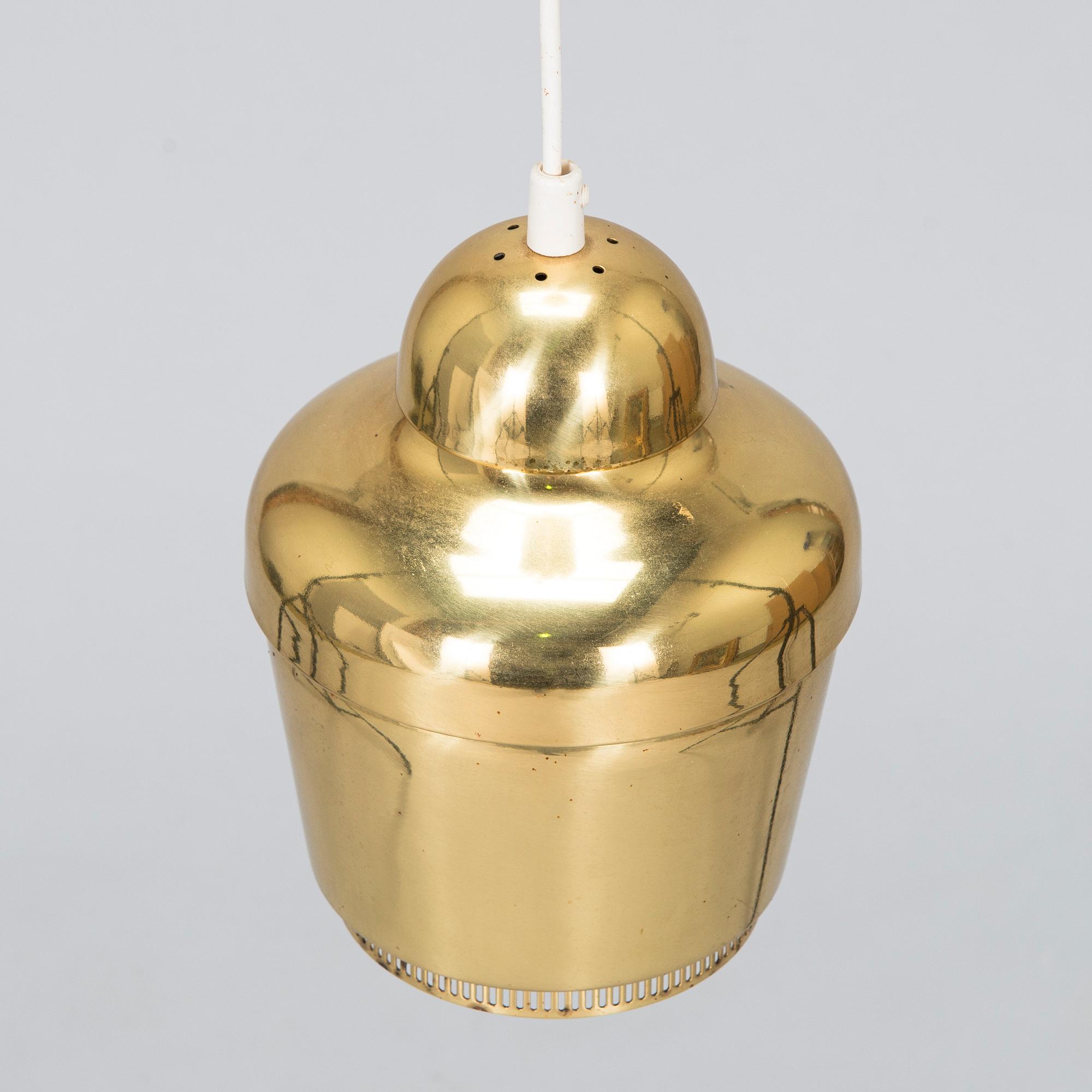 Alvar Aalto, taklampa, A 330, "Guldklocka", Valaisinpaja Oy Finland.