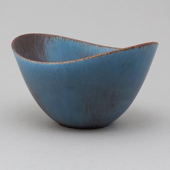 A Gunnar Nylund stoneware bowl, Rörstrand.