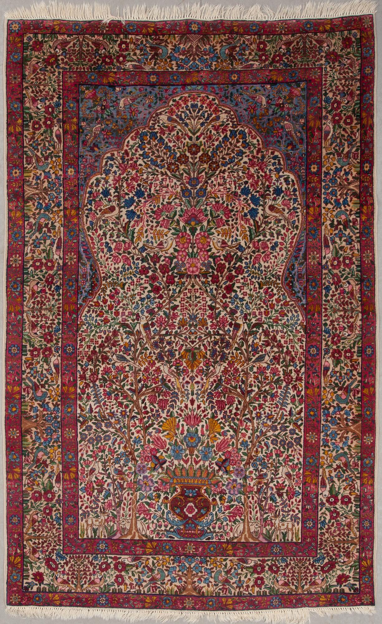MATTA, old/semiantik, Kirman Laver, figural. Ca 222 x 139 cm.