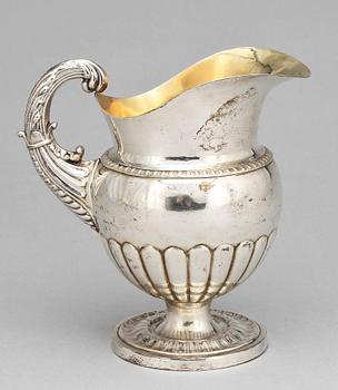 GRÄDDKANNA, silver, empir, Johan Petter Grönvall, Stockholm, 1835. Vikt ca 203 g.