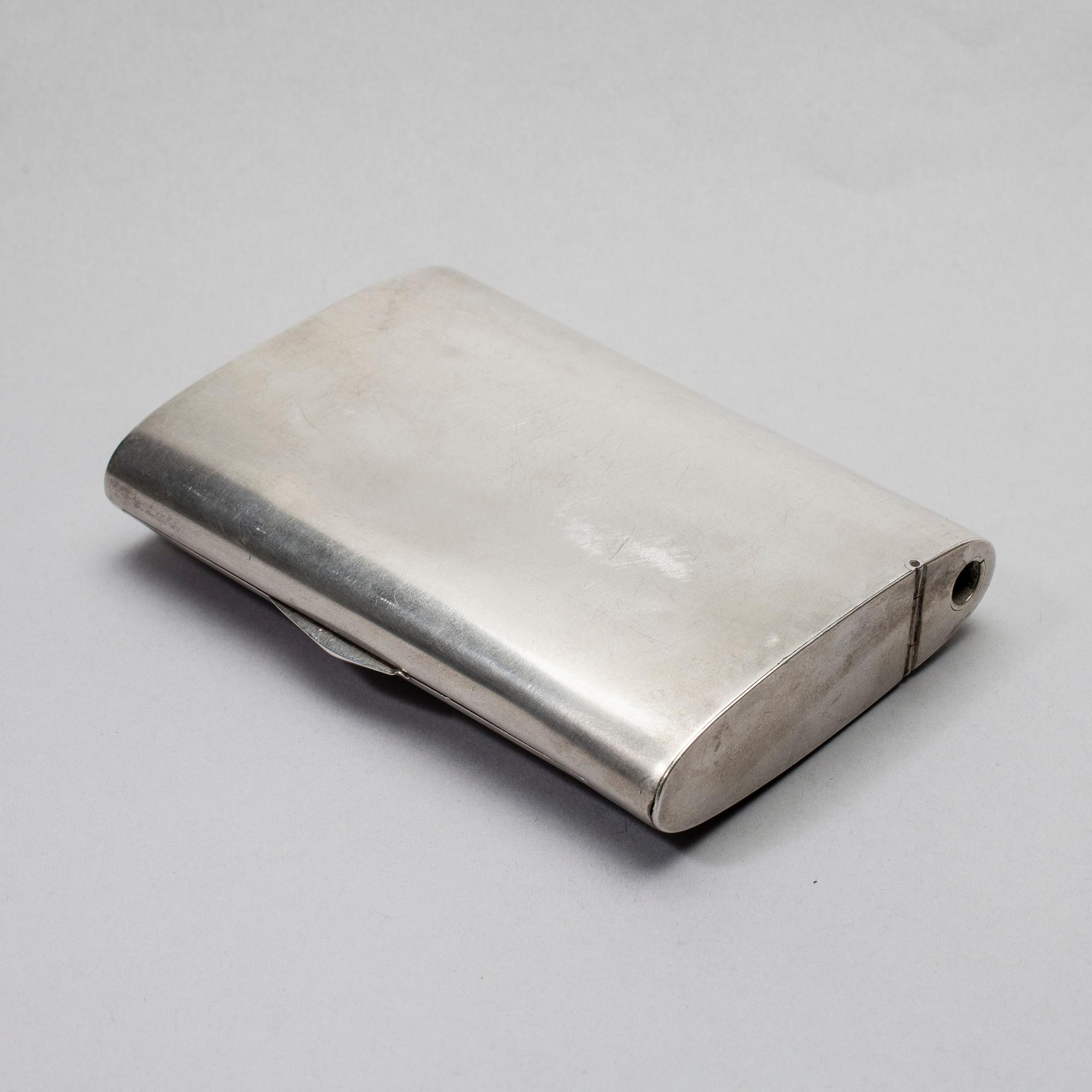 CIGARRETUI, silver, kontrollstämplar Ivan Lebedinkin (Иван Лебедкин), Moskva 1898-1914. Vikt ca 249 g.