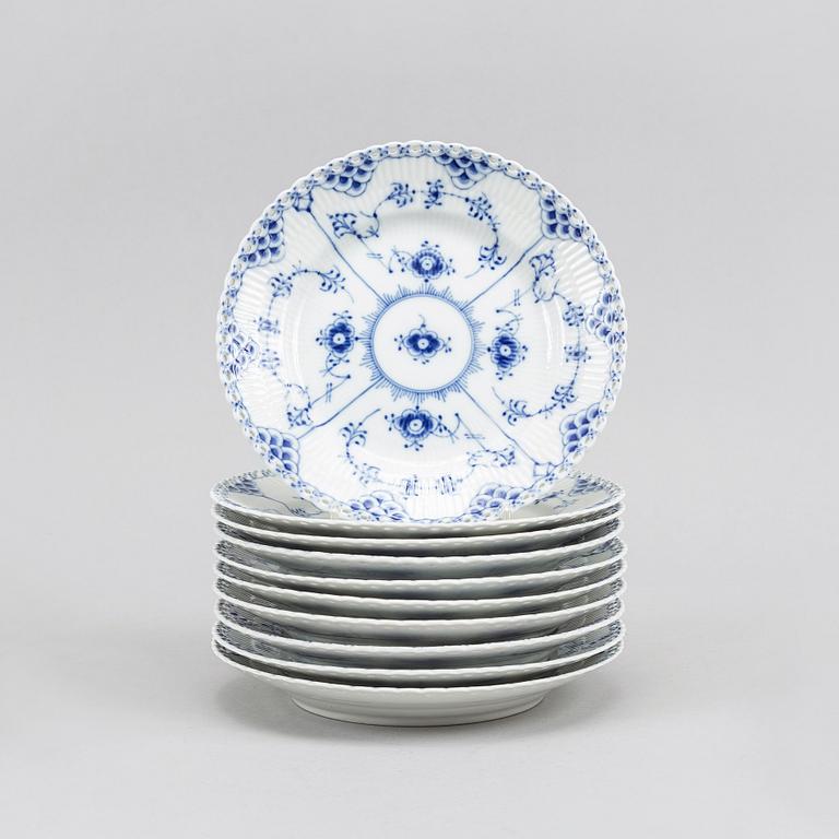 17 parts of the porcelain dining service 'Musselmalet' from Royal Copenhagen.