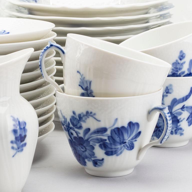 a set of 30 pcs porcelain service, "Blå blomst" Royal Copenhagen,