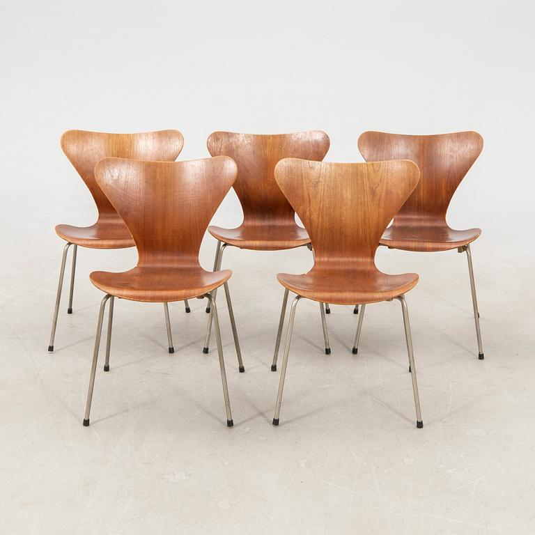 Arne Jacobsen, five "Series 7" chairs for Fritz Hansen, Denmark, mid-20th century.