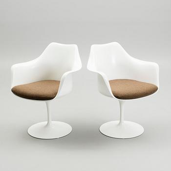 EERO SAARINEN, BORD OCH 6 STOLAR. Tulpan-serien. Knoll International, 1950-tal.