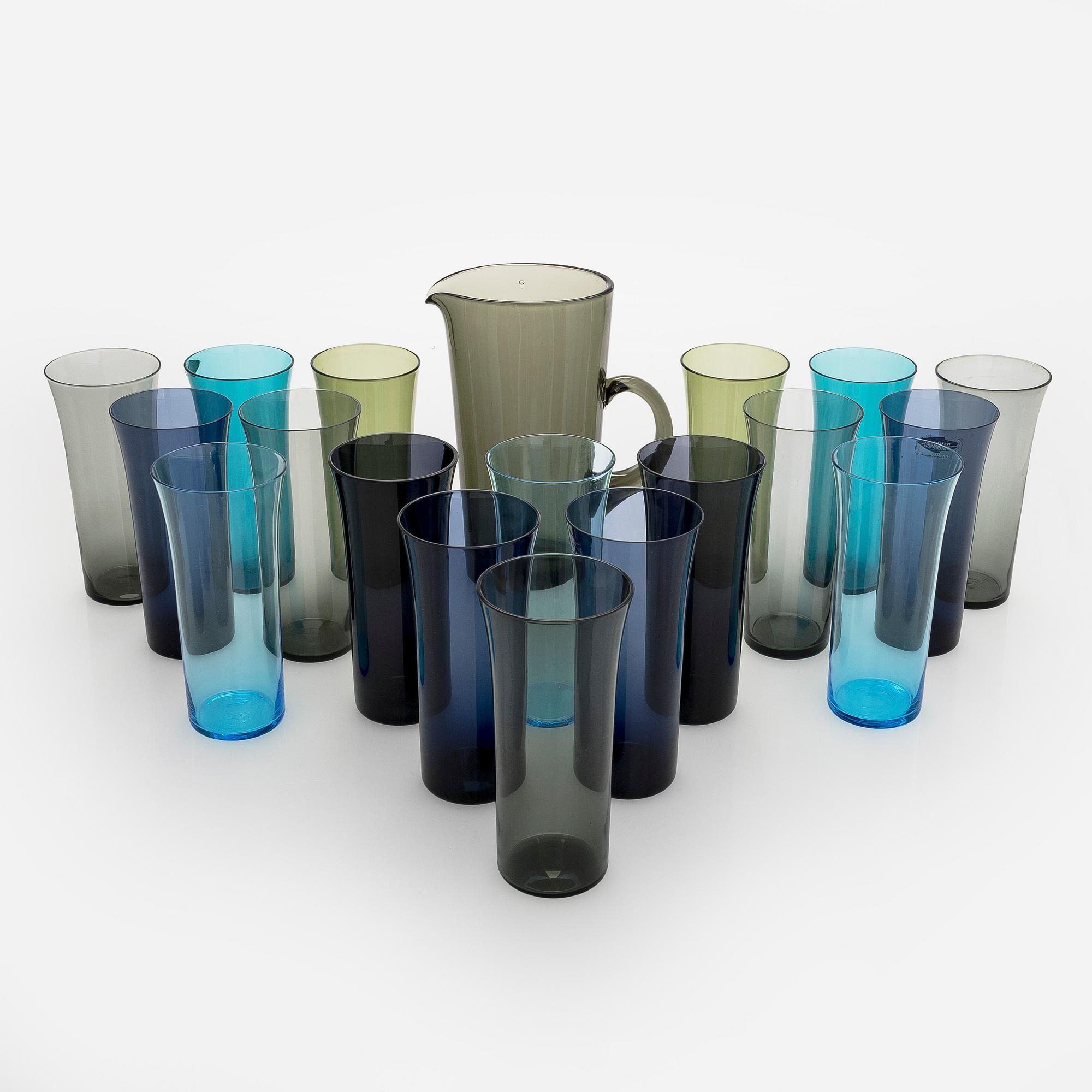 Kaj Franck, Drinking glasses, 18 pcs, 1725, "Trumpetti", and a jug, model 5605. Nuutajärvi Notsjö, Finland. 1960s.