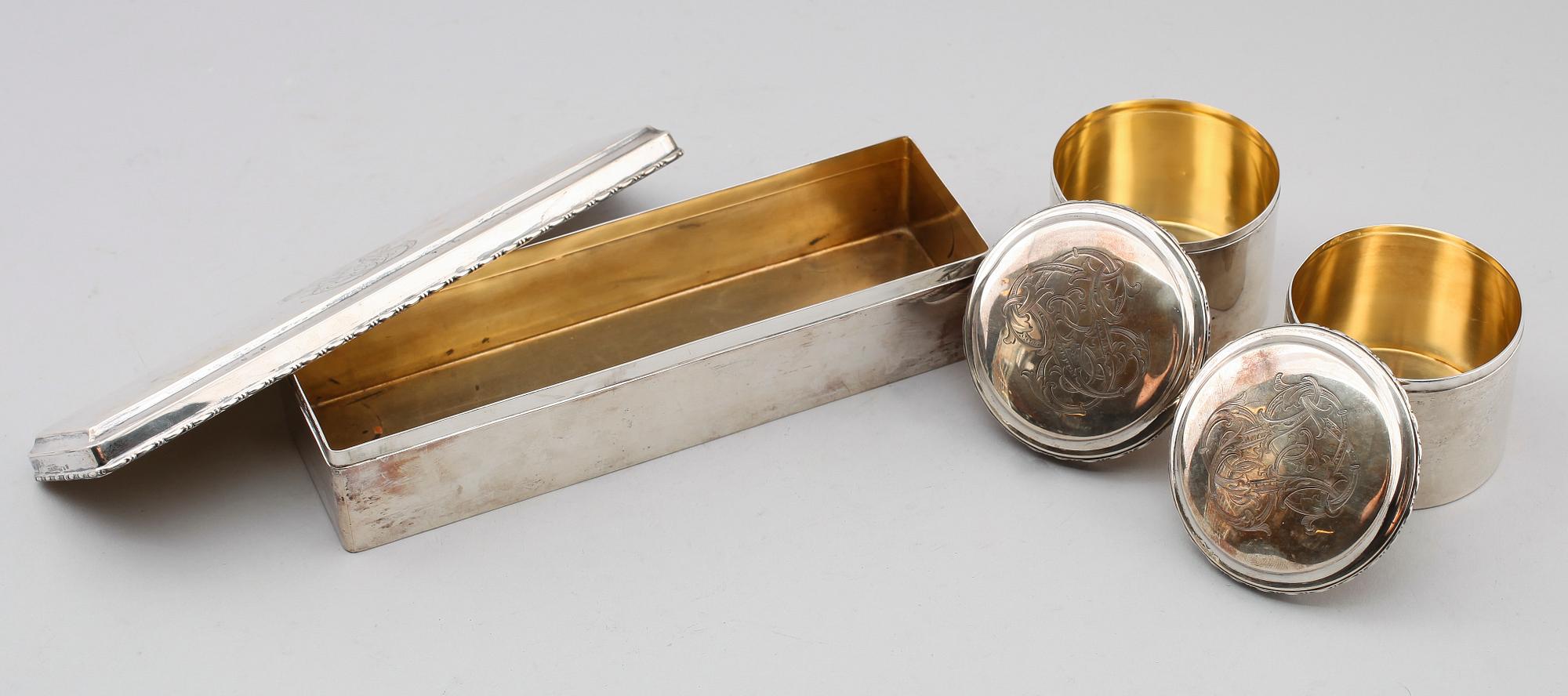 DOSOR, 3 delar, silver, C.G Hallberg, Stockholm 1917. Vikt ca 670 g.
