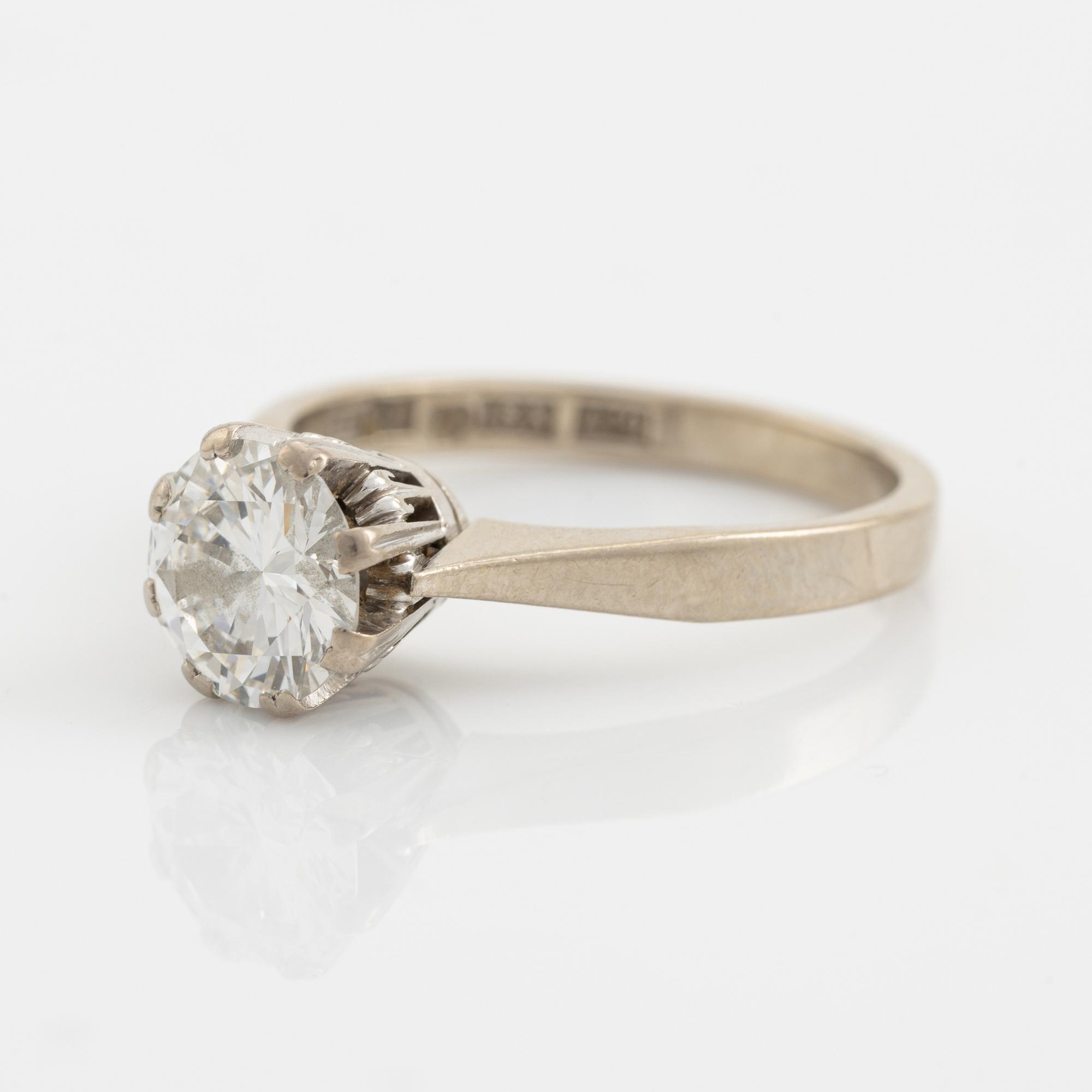18K white gold and brilliant cut diamond solitaire ring, 1,29 ct.